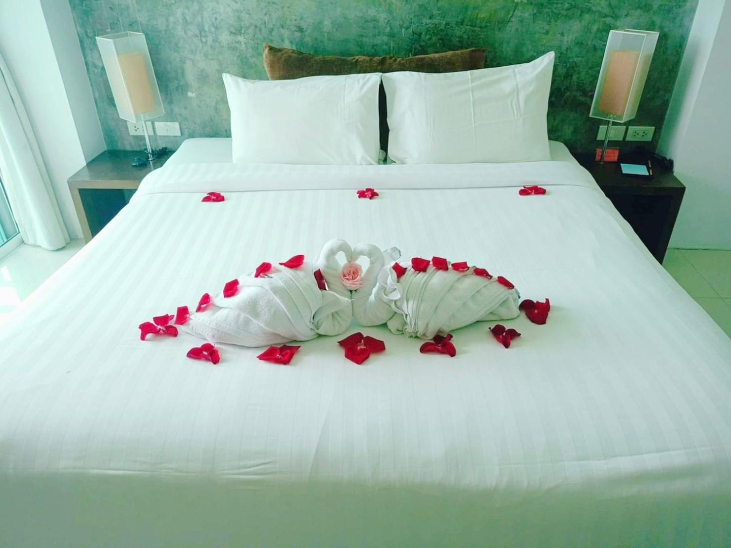 The Album Hotel Patong Buitenkant foto
